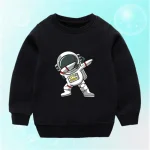 Sweatshirt för barn med design av astronaut i rymddräkt, perfekt för rymd- och science fiction-entusiaster.