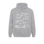 Grå hoodie med illustrationer av komplexa matematiska ekvationer tryckta i vitt, perfekt för vetenskaps- och matematikentusiaster.