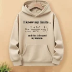 Beige hoodie med matematiskt citat "Jag känner mina gränser... och detta är bortom mitt område" och gränsformel i matematik.